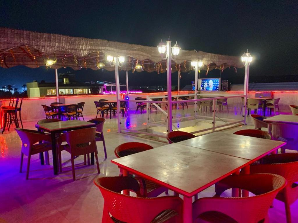 Khufu Pyramids Hotel Kafret el-Gabal Buitenkant foto